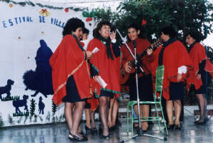 maryguitarra.jpg